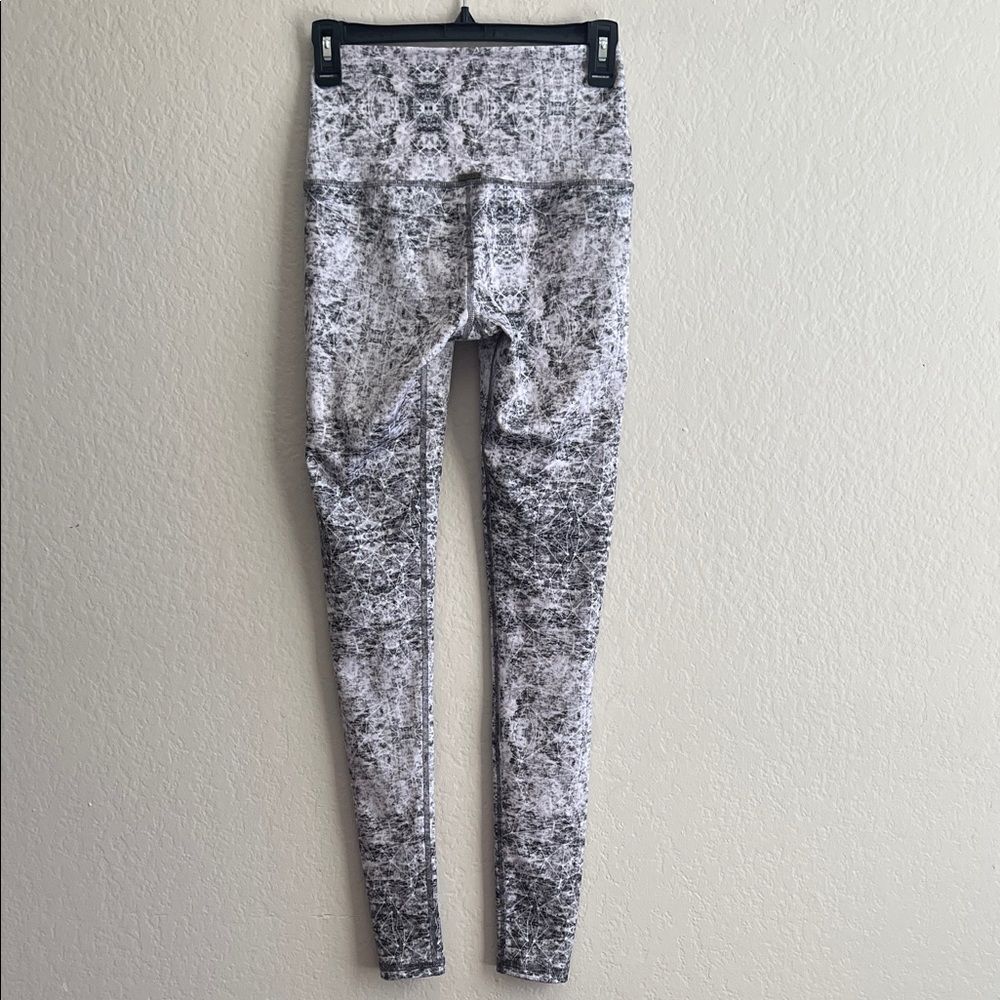 NWOT MIKA Body Wear Abstract Leggings in Size S/M - Picture 4 of 11